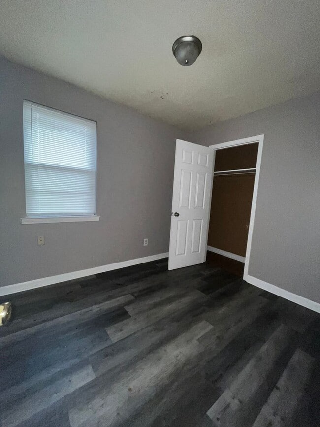 Building Photo - Renovated house in quite Neighborhood