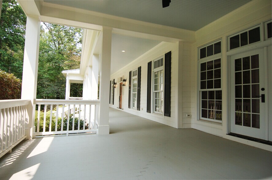Covered Decking - 1020 Raindipper Dr