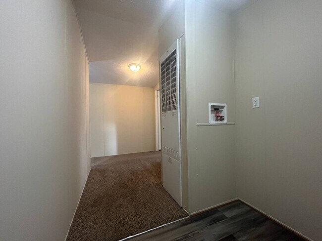 Building Photo - 783 Amherst Ln