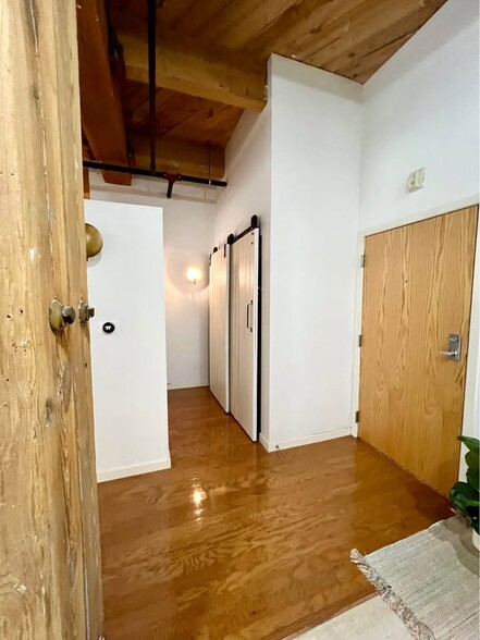 Building Photo - 234 E Reservoir Ave