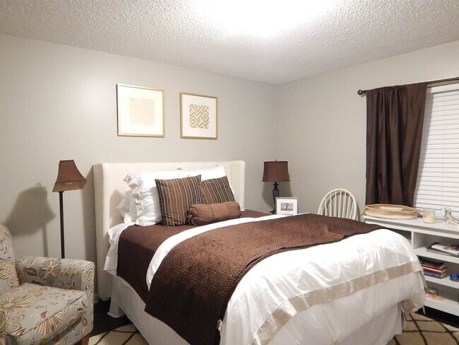 Building Photo - 461 Dove Valley Rd