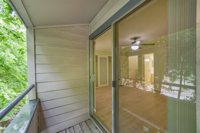 Building Photo - 5917 Fairdale Ln