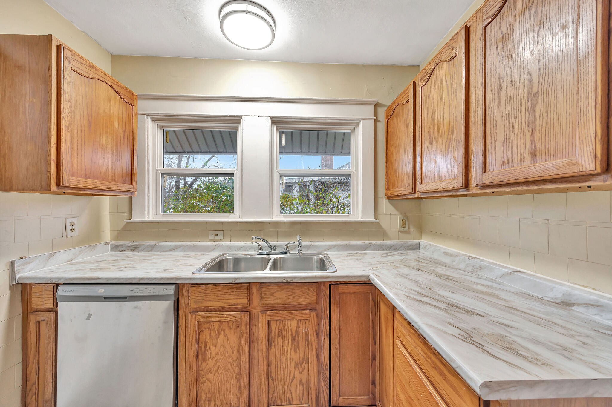 Building Photo - 2243 Hannaford Ave