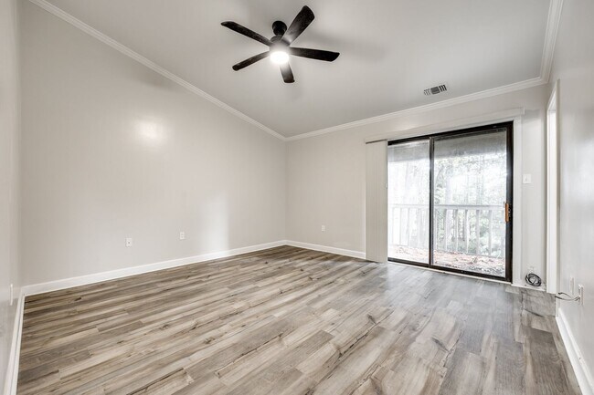 Building Photo - Beautifully remodeled one bedroom, one bath in Lake Wylie Woods!