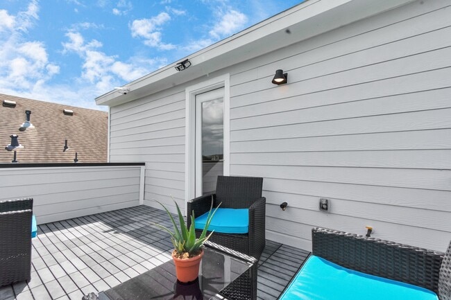 Building Photo - 3310 Pease St