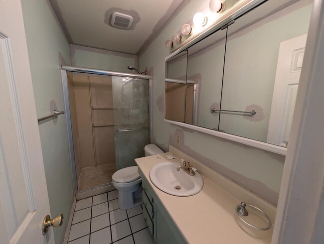 Building Photo - 3021 Woodmont Dr