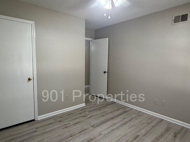 Building Photo - 5674 Montpelier Dr