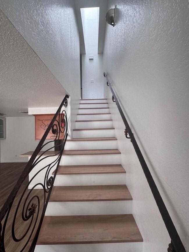 Building Photo - Spacious Home in Huntington Park HOA Commu...