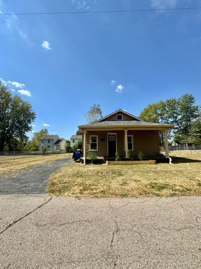 Primary Photo - 123 Lansdown Ave