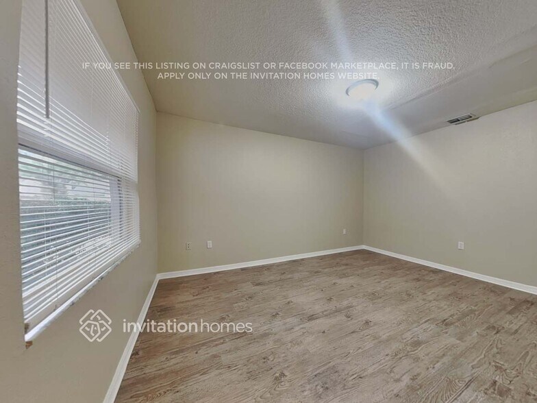 Building Photo - 2906 Aston Ave