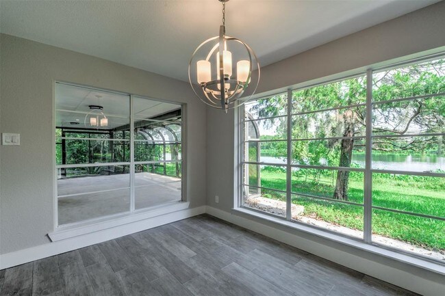 Building Photo - 915 Brook Forest Dr