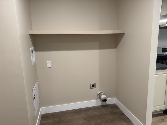 Building Photo - 48599 Lakeview E