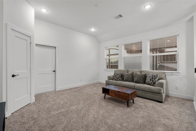 Building Photo - 5218 Sage Hls Dr