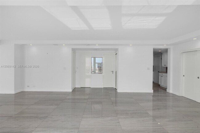 Building Photo - 5005 Collins Ave
