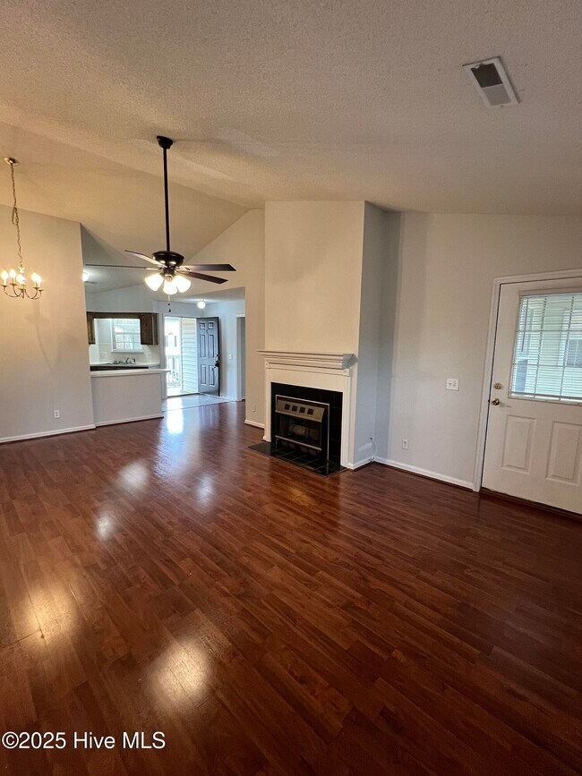Building Photo - 2936 Mulberry Ln
