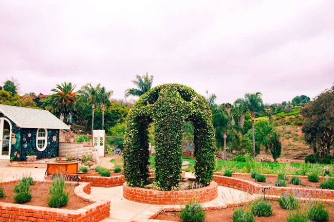 Building Photo - 30185 Vía Maria Elena