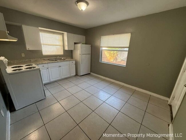 Building Photo - SPECIAL MOVE in MAy 1 GET JUNE’S RENT FOR FREE!! APPLY FOR FREE TODAY!!