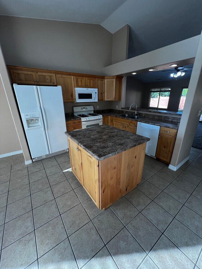 Building Photo - 1630 E 2450 S
