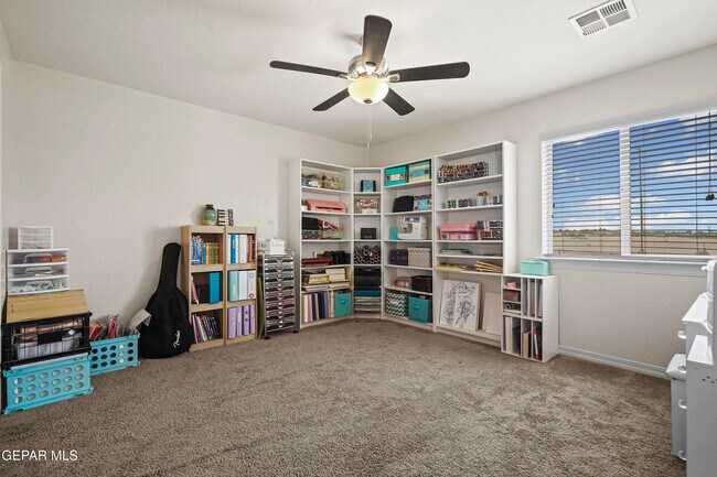 Building Photo - 212 S Manzanita Dr