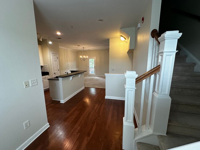 Building Photo - Market Common Townhome