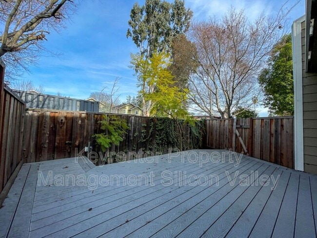 Building Photo - 700 Chiquita Ave