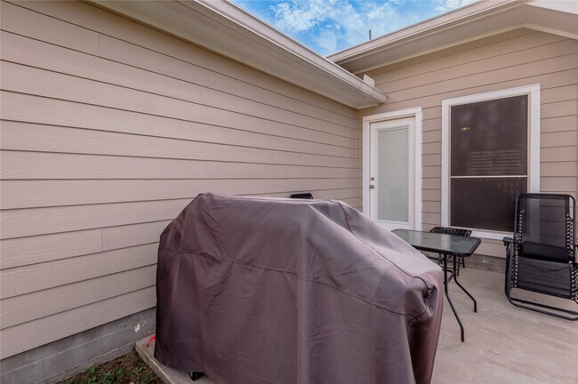 Building Photo - 133 Bates Ct