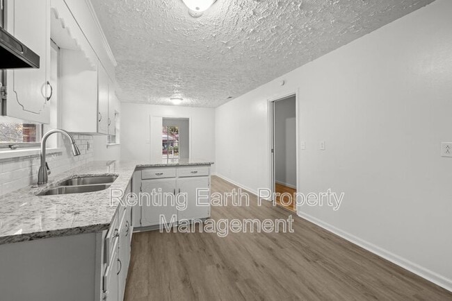 Building Photo - 2005 Snavely Ave SW