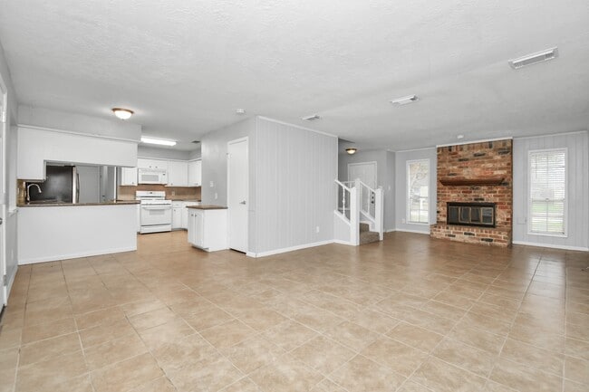 Building Photo - 24118 Spring Gum Dr
