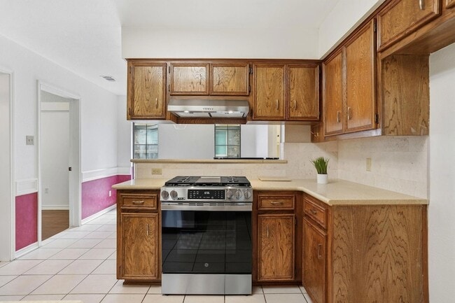 Building Photo - 306 Woodstone Dr