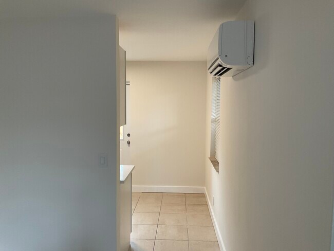 Building Photo - 425 Avenida Hermosa