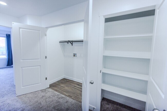 Building Photo - 3569 Grassland Dr