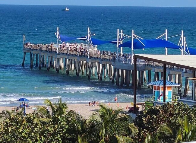 Building Photo - 305 N Pompano Beach Blvd