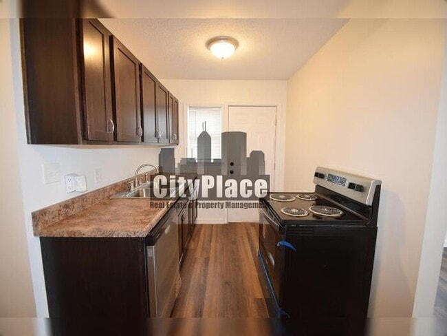 Building Photo - 3750 Hillside Ave