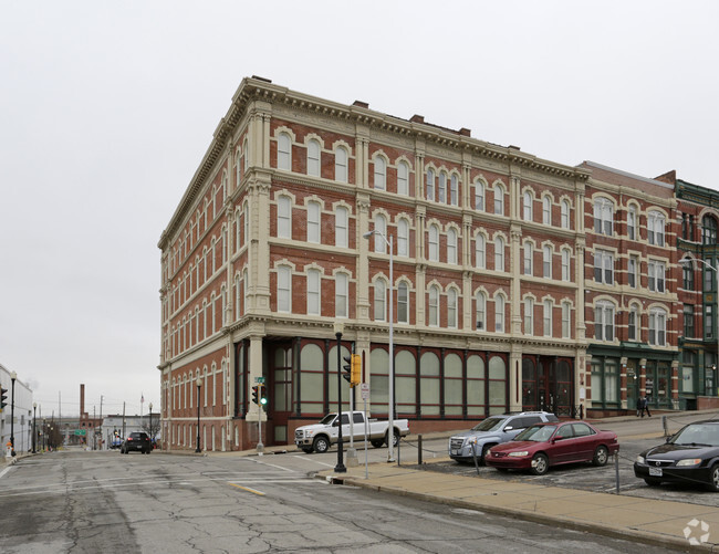 Primary Photo - Lofts at Landmark