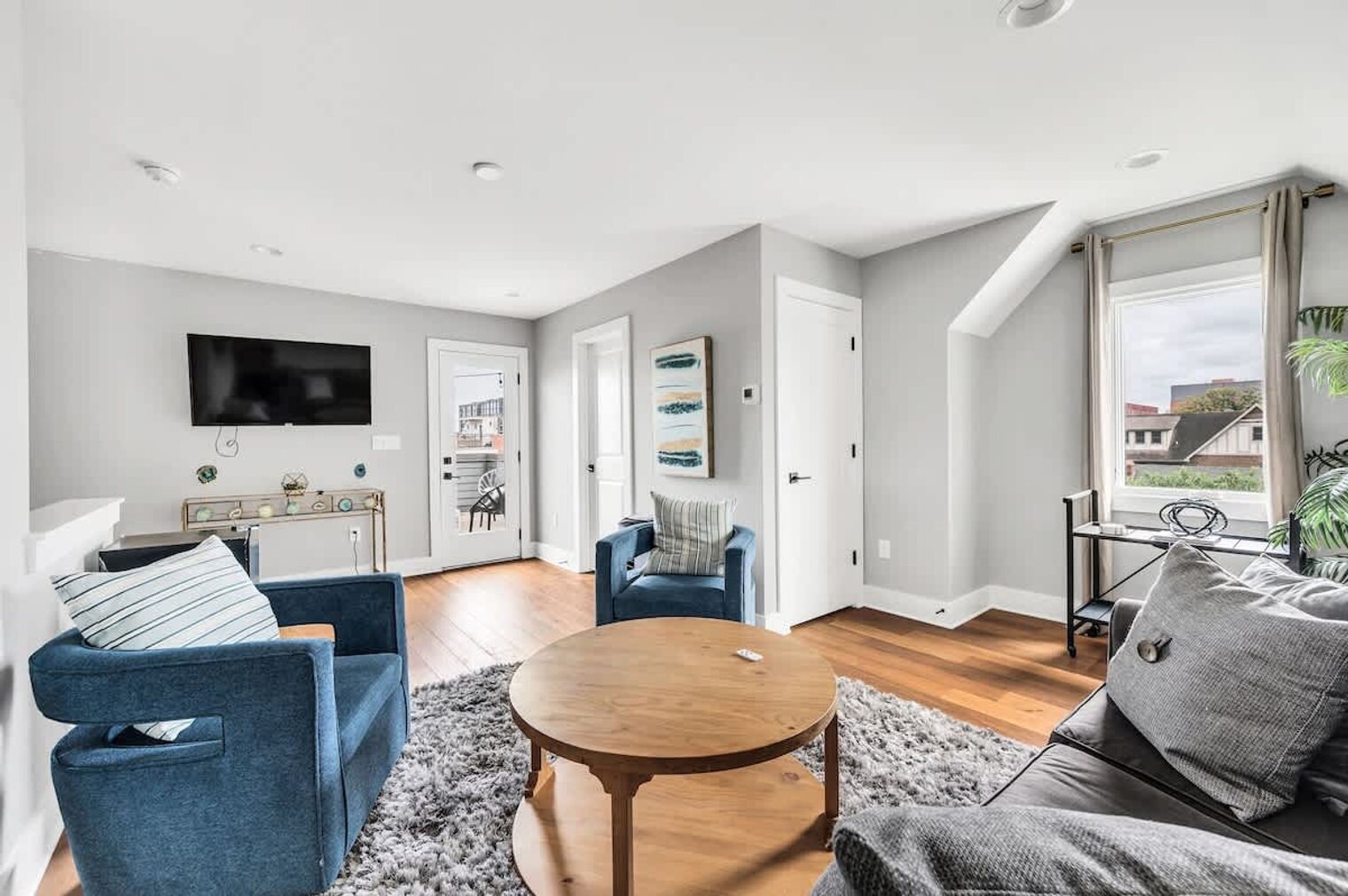 Building Photo - 1332 3rd Ave N