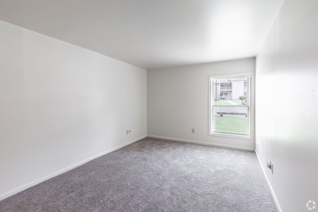 Building Photo - Emerald Pond Estates | 2 bedroom, 1 Bathro...