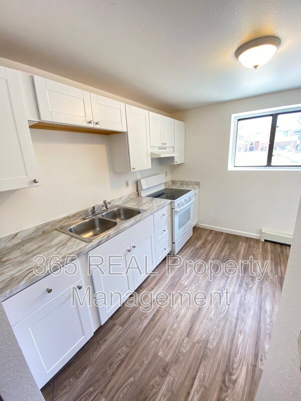 Building Photo - 216 14th St