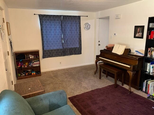 Building Photo - 2 Bedroom Apartment in Provo!