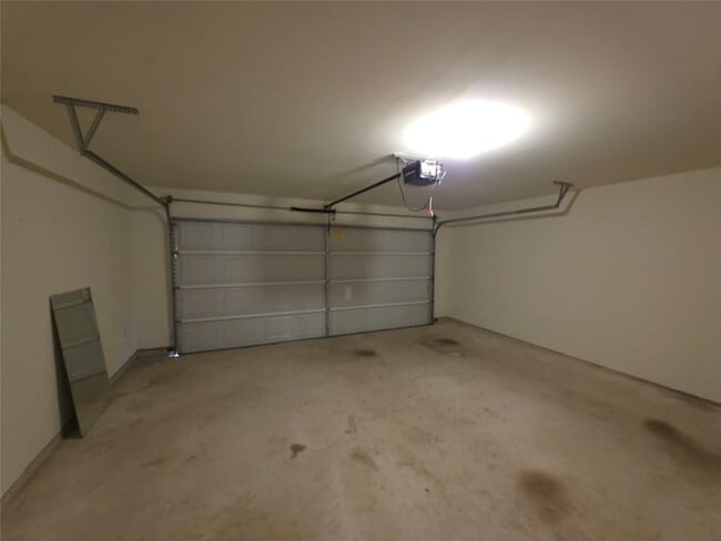 Building Photo - 305 Lone Mountain Dr