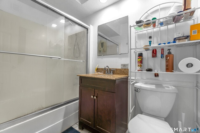 Building Photo - 5 Birch Ln