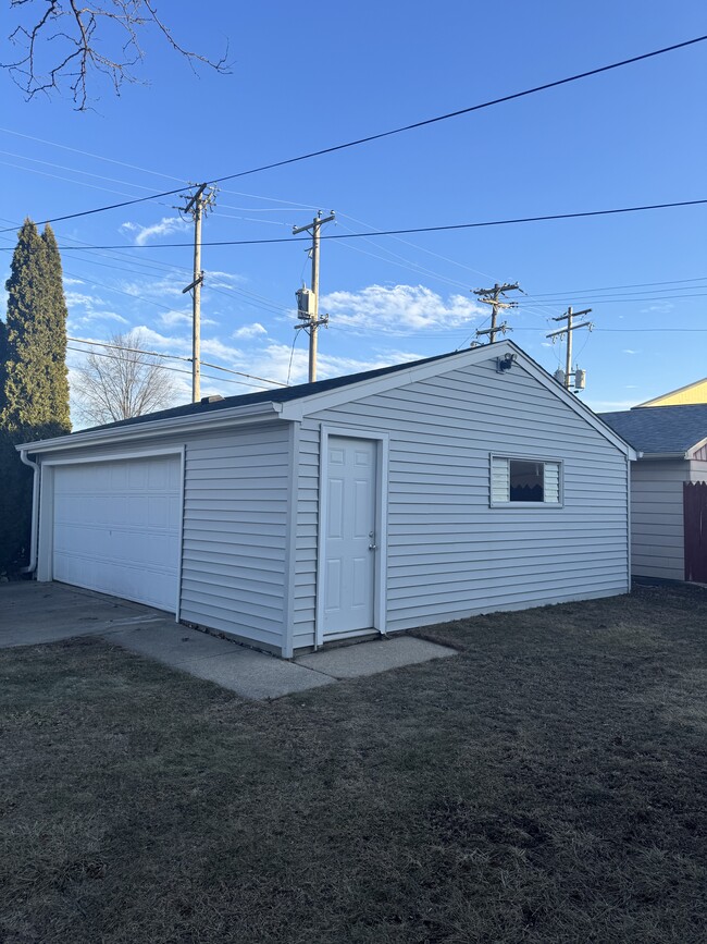 Detached 2.5 car garage - 2204 S 109th St