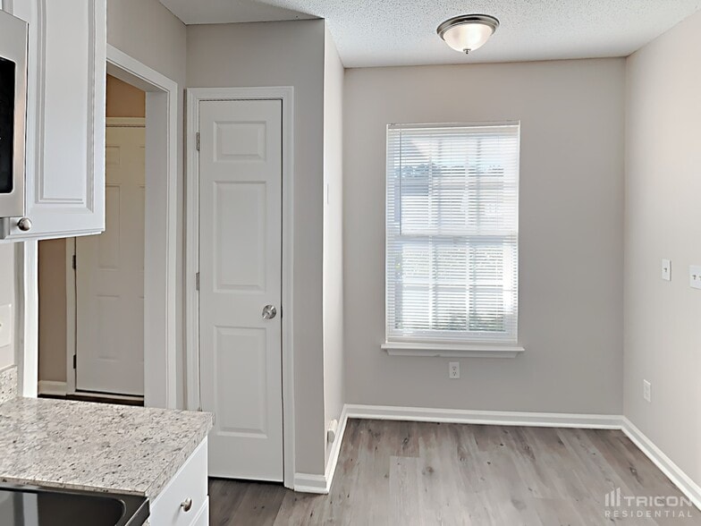 Building Photo - 8 Glennvale Ct