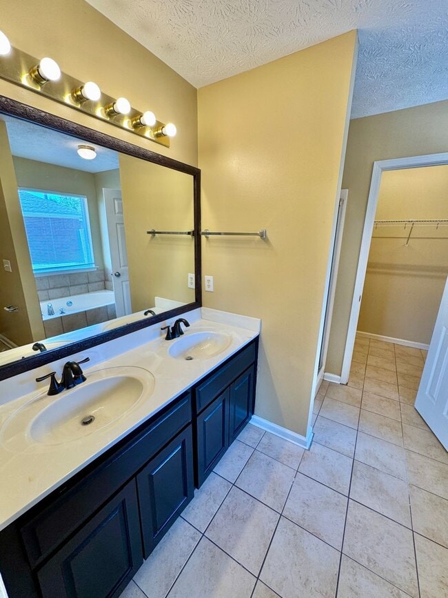 Building Photo - Modern 3-Bedroom Beauty in East Montgomery