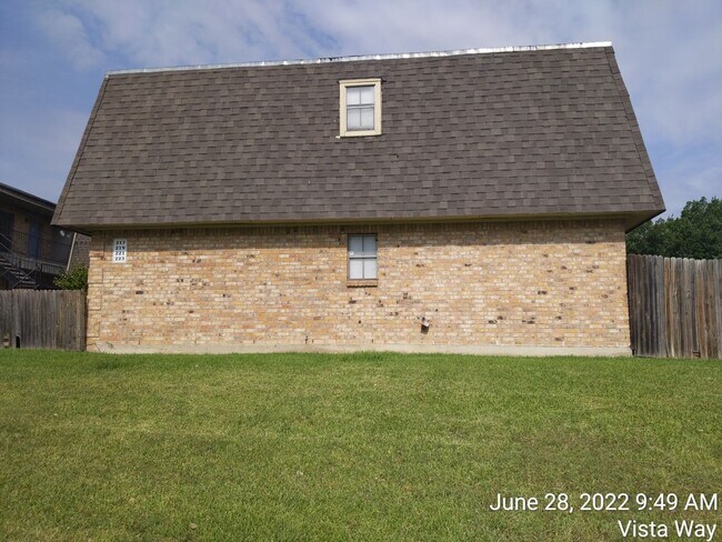 Building Photo - Apartment