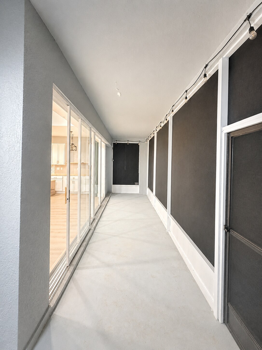 Building Photo - 10725 Banfield Dr