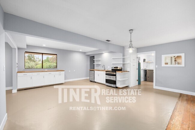 Building Photo - Carmichael Gem - Walking Distance to Ancil...
