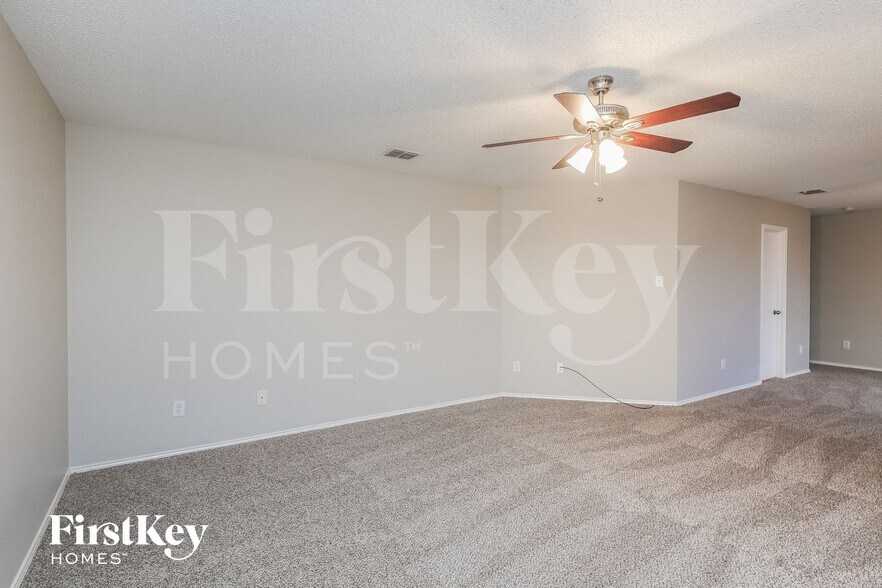 Building Photo - 2908 Robin Ln