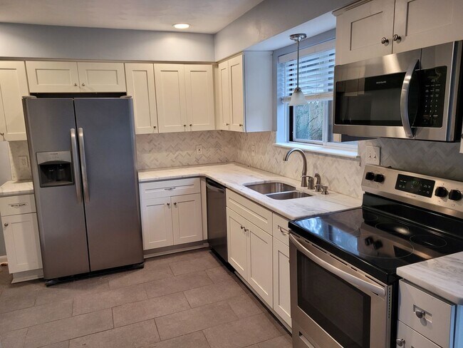 Building Photo - REAGAN WOODS Cul-De-Sac Home