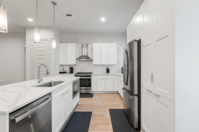 Building Photo - 5722 Rucio Ln