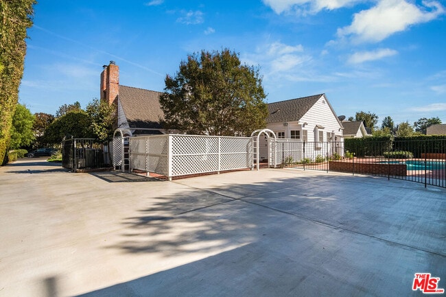 Building Photo - 4649 Sancola Ave